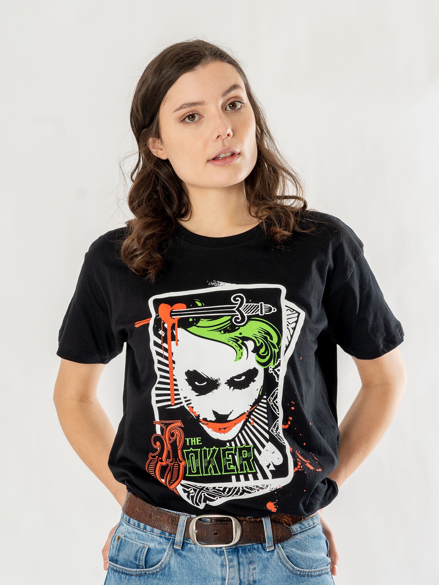 Het T-shirt met de speelkaart van The Dark Knight uit Batman
